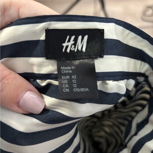 H&M Navy Blue and White Striped Mini Skirt Bow on Front Size 12 - Picture 5 of 6